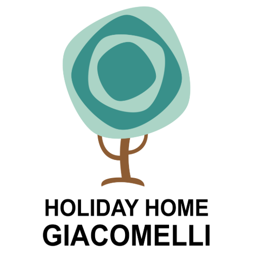 Logo ufficiale di Holiday Home Giacomelli in formato vertticale, rappresentativo dell’identità visiva della struttura.